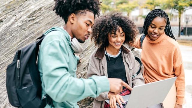 Mahasiswa Dan Peran Sosial Di Lingkungan Sekitar: Kontribusi Nyata Bagi Masyarakat