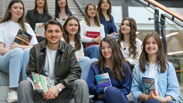 Mahasiswa Indonesia Dan Tantangan Mahasiswa Tingkat Akhir: Menyelesaikan Studi Dengan Tanggung Jawab