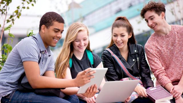 Gambar Artikel Mahasiswa Indonesia Dan Dunia Kerja: Persiapan Karier Sejak Bangku Kuliah