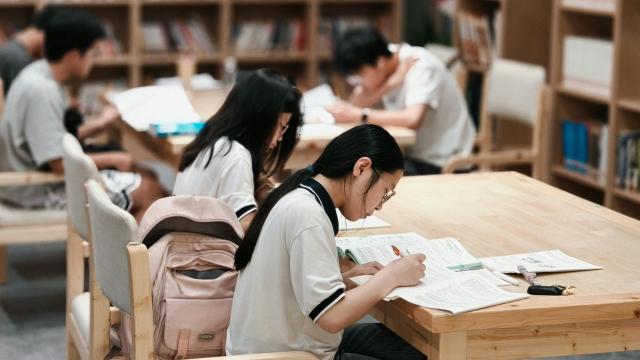 Gambar Artikel Mahasiswa Indonesia Dan Kecerdasan Buatan AI: Peluang Dan Tantangan Dalam Dunia Akademik