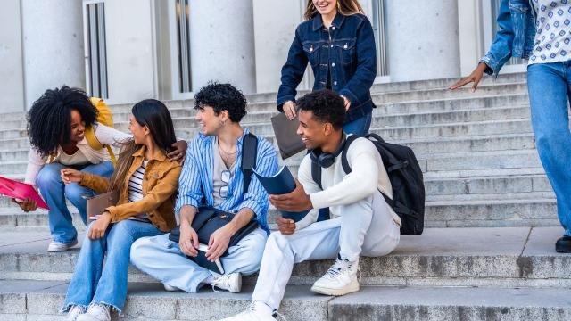 Gambar Artikel Peran Kampus Dalam Membentuk Mahasiswa Aktif, Sehat, Dan Berdaya Saing