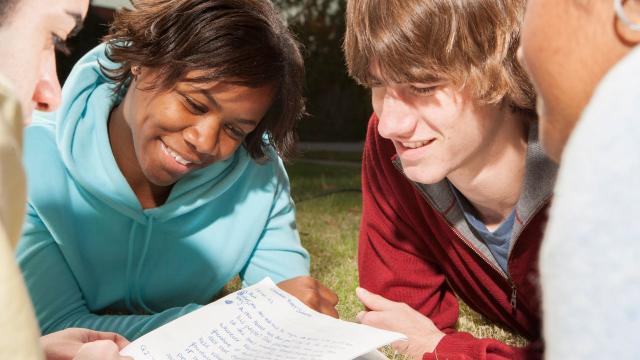 Mahasiswa Indonesia Dalam Lingkungan Kampus Yang Multidimensi