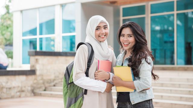 Gambar Artikel Mahasiswa Indonesia Dan Tantangan Menjaga Keseimbangan Akademik Serta Kehidupan Sosial