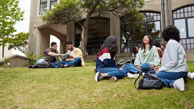 Gambar Artikel Ragam Pergaulan Mahasiswa Indonesia Dalam Lingkungan Kampus Yang Multikultural