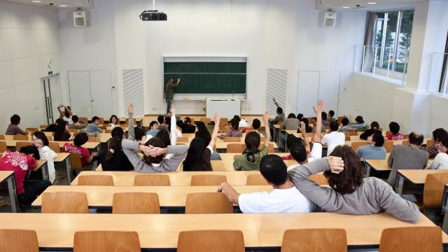 Gambar Artikel Dinamika Kehidupan Mahasiswa Indonesia Dalam Dunia Akademik Dan Sosial