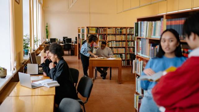 Dinamika Kehidupan Mahasiswa Indonesia Di Lingkungan Kampus Dan Perkotaan