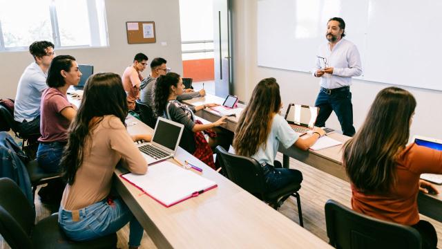 Gambar Artikel Mahasiswa Indonesia Dalam Dinamika Akademik Dan Sosial Kampus