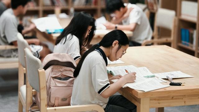 Gambar Artikel Peran Lingkungan Kampus Dalam Membentuk Mahasiswa Berdaya Saing