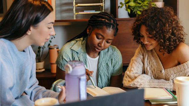 Gambar Artikel Mahasiswa Indonesia Dalam Kemandirian, Akademik, Dan Lingkungan Kampus