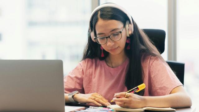 Mahasiswa Indonesia Dan Penguatan Literasi Informasi Di Era Digital