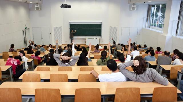 Produktivitas Mahasiswa Di Era Digital: Antara Tantangan Dan Peluang