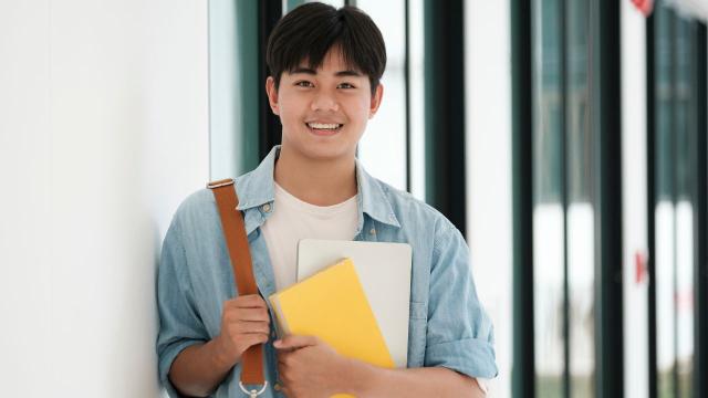 Mahasiswa Rantau: Adaptasi, Identitas, Dan Kehidupan Di Kota Besar