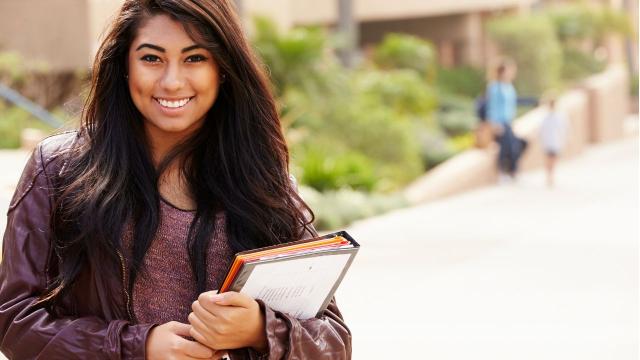 Gambar Artikel Mahasiswa Dan Kearifan Lokal: Menjaga Identitas Di Tengah Kota”