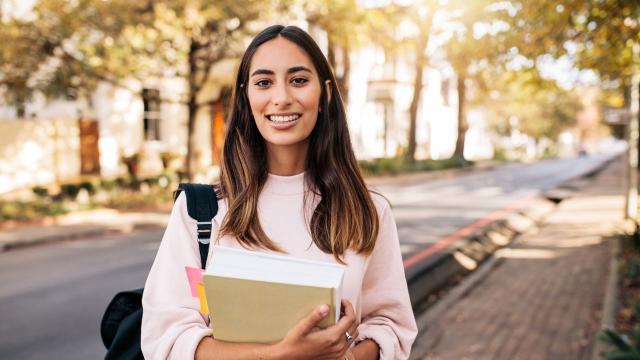 Gambar Artikel Mahasiswa Dan Fenomena Side Hustle: Mengubah Kreativitas Menjadi Peluang”