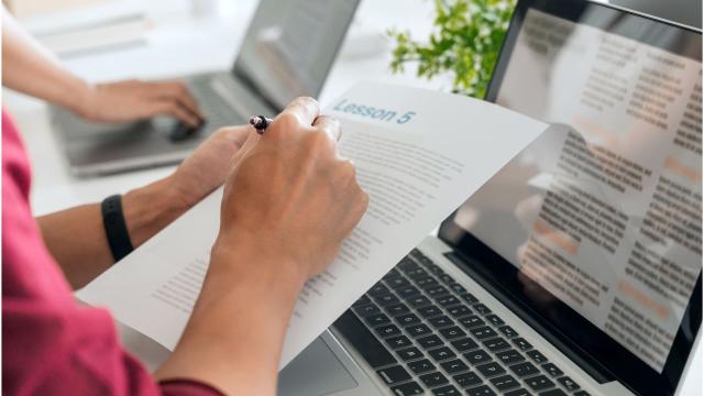 Mahasiswa Dan Budaya Nongkrong: Ruang Kreatif Atau Risiko Konsumerisme?”