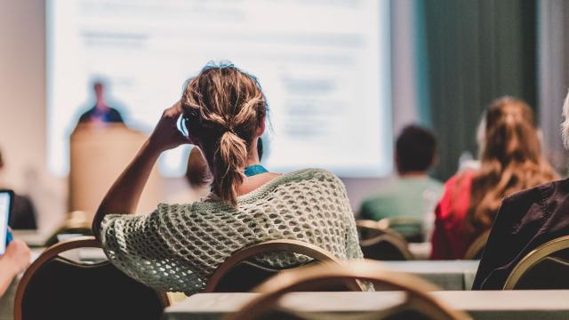 Gambar Artikel Antara Ideal Akademik Dan Realita Kampus: Ketika Mahasiswa Kehilangan Minat Belajar