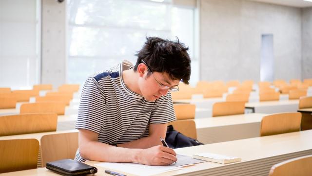 Ritme Kehidupan Mahasiswa: Belajar, Bertumbuh, Dan Bertahan Di Ruang Kampus