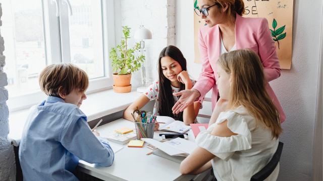 Di Balik Status Mahasiswa: Proses Belajar Menjadi Dewasa Di Lingkungan Kampus