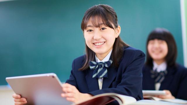 Di Persimpangan Akademik Dan Realitas Hidup: Cerita Hari-Hari Mahasiswa