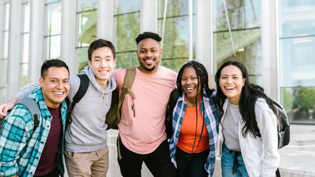 Gambar Artikel Pergaulan Di Kampus: Jaringan, Persahabatan, Dan Pembelajaran Sosial