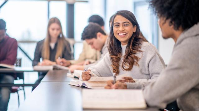 Menjelang Garis Akhir: Realitas Mahasiswa Tingkat Akhir Dan Tekanan Kelulusan