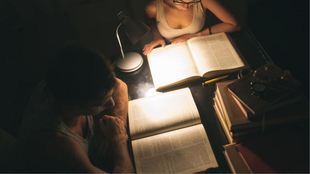 Gambar Artikel Ritme Hidup Mahasiswa: Mengelola Waktu Antara Akademik, Sosial, Dan Diri Sendiri