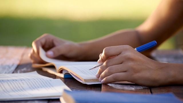 Tekanan Prestasi Dan Makna Sukses: Pergulatan Batin Mahasiswa Di Era Kompetitif