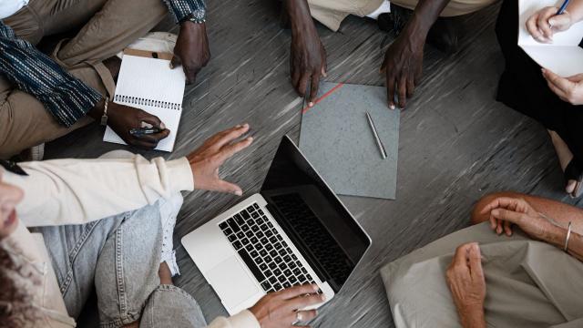 Gambar Artikel Mahasiswa Dan Dunia Digital: Antara Peluang Tanpa Batas Dan Tantangan Konsentrasi