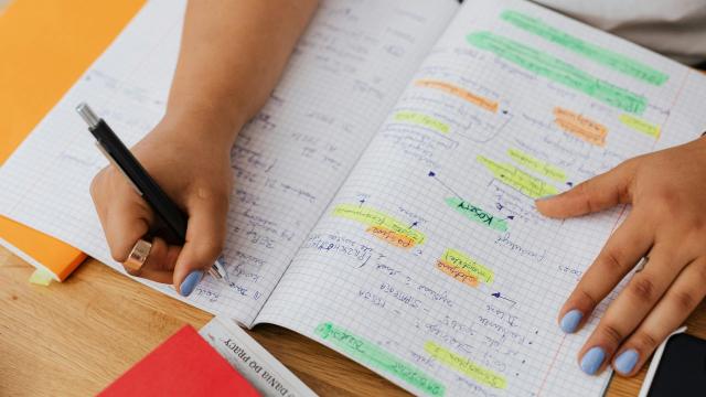 Gambar Artikel Mahasiswa Dan Dunia Kerja: Antara Ideal Akademik Dan Tuntutan Profesional