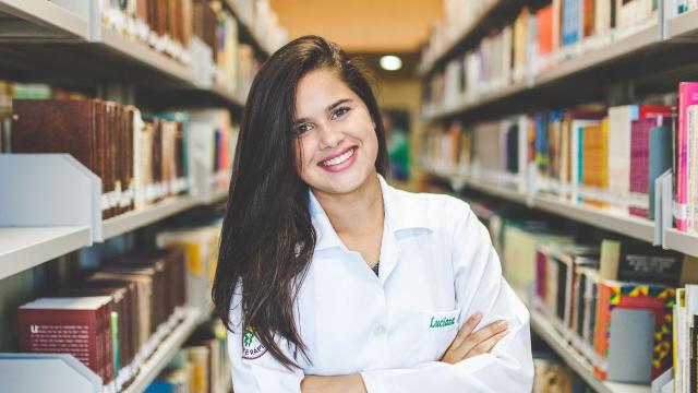 Fenomena Mahasiswa Bekerja Sambil Kuliah: Peluang Dan Tantangan