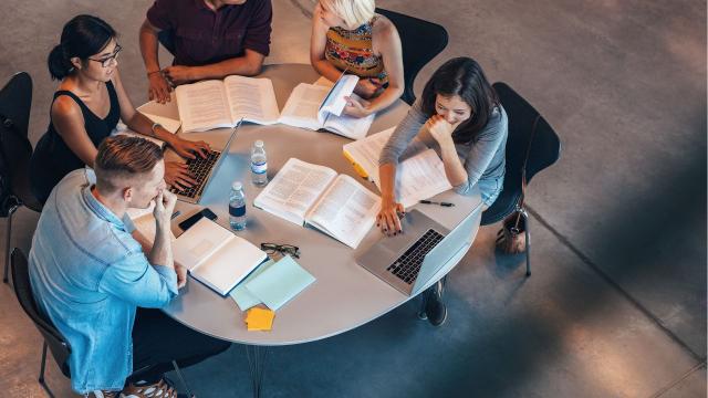 Mahasiswa Dan Pemanfaatan Teknologi Dalam Proses Pembelajaran Modern