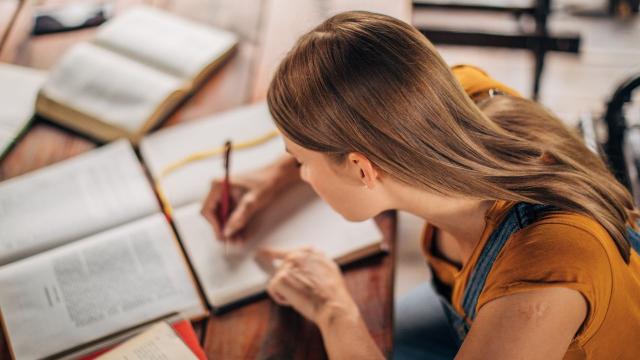 Mahasiswa Dan Tantangan Menjaga Kesehatan Mental Di Lingkungan Kampus