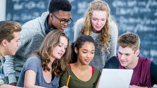 Gambar Artikel Mahasiswa Dan Pentingnya Aktivitas Ekstrakurikuler Dalam Meningkatkan Pengalaman Kampus