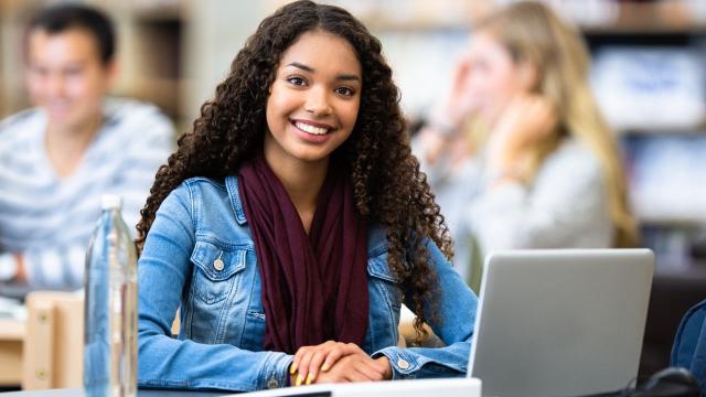 Aktivitas Ekstrakurikuler Dan Peranannya Dalam Pengembangan Diri Mahasiswa