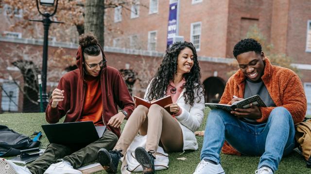 Gambar Artikel Tantangan Mahasiswa Baru Dalam Beradaptasi Di Kampus