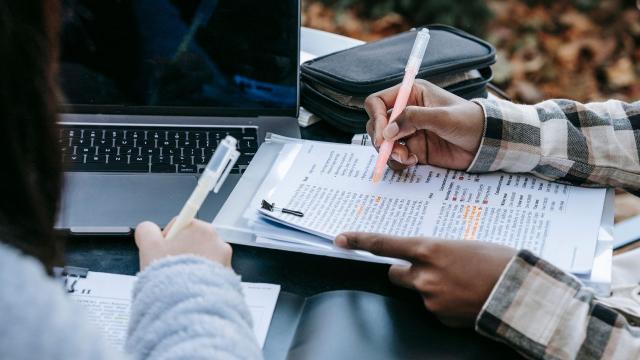 Gambar Artikel Mahasiswa Dan Peran Beasiswa Dalam Mendukung Keberlanjutan Studi