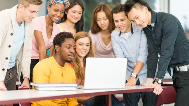 Mahasiswa Dan Tantangan Mengelola Keuangan Selama Masa Kuliah