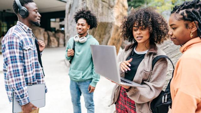 Gambar Artikel Mahasiswa Dan Peran Komunitas Kampus Dalam Pengembangan Minat Dan Bakat