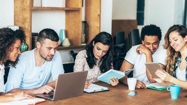 Gambar Artikel Tantangan Mahasiswa Semester Awal Dalam Beradaptasi Dengan Dunia Kampus