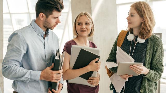 Gambar Artikel Mahasiswa Inspiratif: Mengembangkan Kepemimpinan Lewat Kegiatan Sosial”