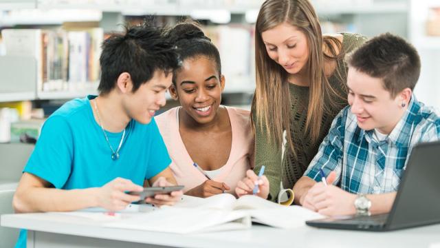 Gambar Artikel Mahasiswa Dan Peran Kegiatan Relawan Dalam Pengembangan Kepedulian Sosial