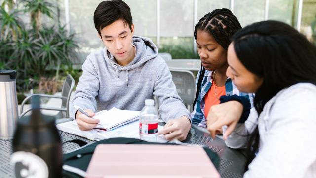 Strategi Mahasiswa Menghadapi Dosen Dengan Karakter Yang Berbeda