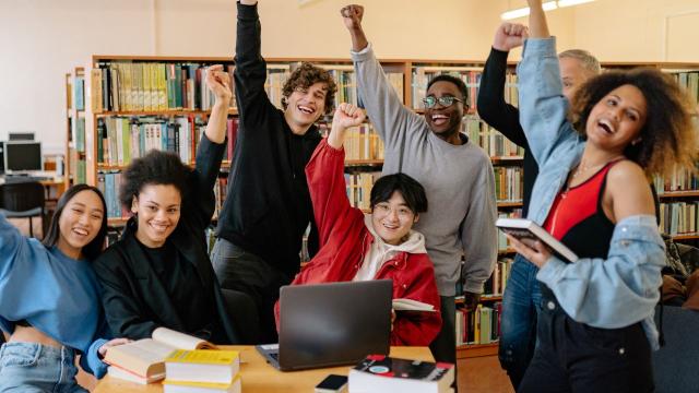 Mahasiswa Di Tengah Perubahan Pendidikan Tinggi Indonesia: Adaptasi Akademik Dan Keseimbangan Kehidupan