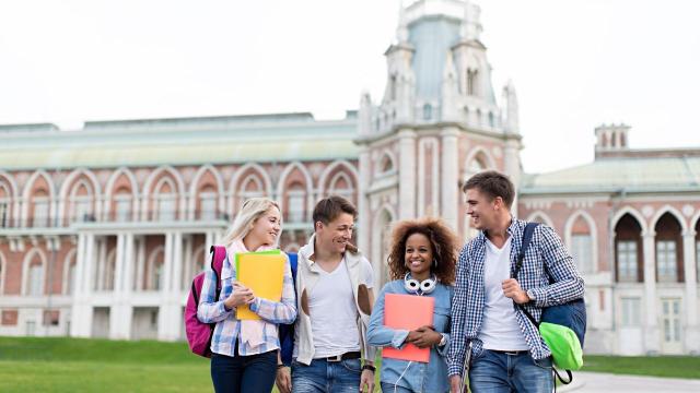 Gambar Artikel Masa Studi Mahasiswa Di Universitas Indonesia: Proses Akademik, Sosial, Dan Pembentukan Karakter