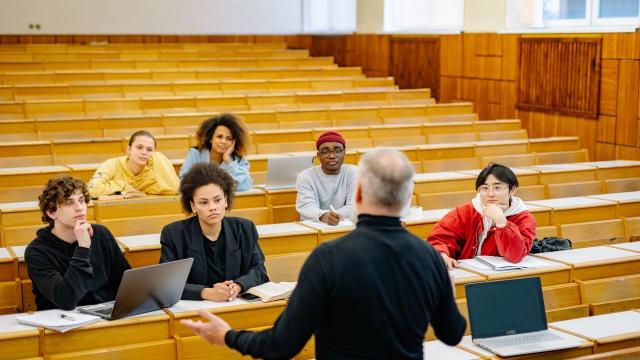Gambar Artikel Peran Mahasiswa Dalam Mewujudkan Lingkungan Kampus Yang Sehat, Inklusif, Dan Berkarakter
