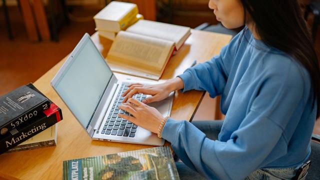 Sinergi Akademik Dan Kehidupan Sosial Mahasiswa Dalam Membangun Kampus Yang Berkualitas