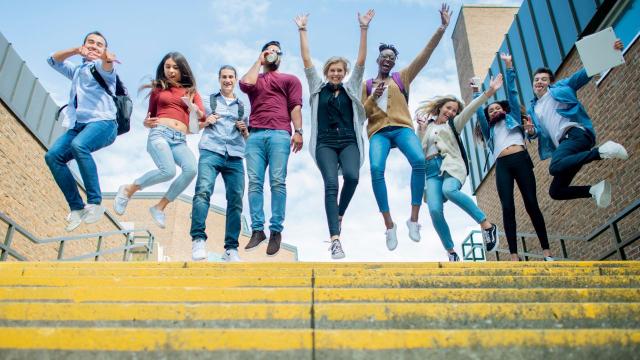 Peran Universitas Dalam Menciptakan Mahasiswa Yang Berdaya Saing Dan Beretika