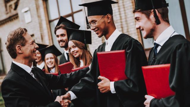 Mahasiswa Dan Manajemen Waktu: Strategi Menyeimbangkan Akademik, Sosial, Dan Kesehatan