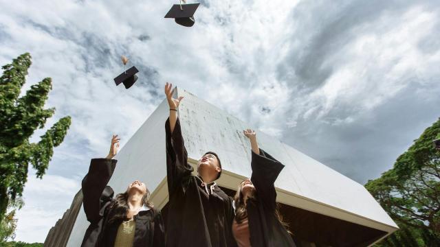 Gambar Artikel Menyiapkan Mahasiswa Menghadapi Dunia Kerja: Sinergi Kurikulum, Karakter, Dan Pengalaman Kampus