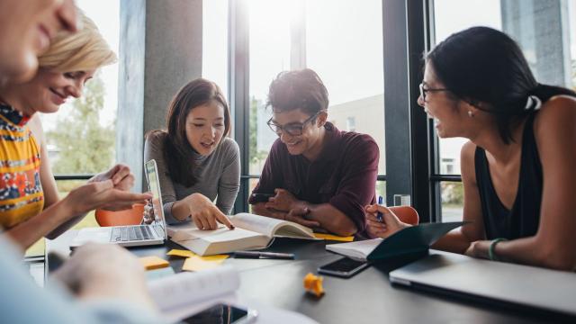 Gambar Artikel Pengembangan Soft Skills Mahasiswa Dalam Pendidikan Tinggi Untuk Menghadapi Dunia Kerja